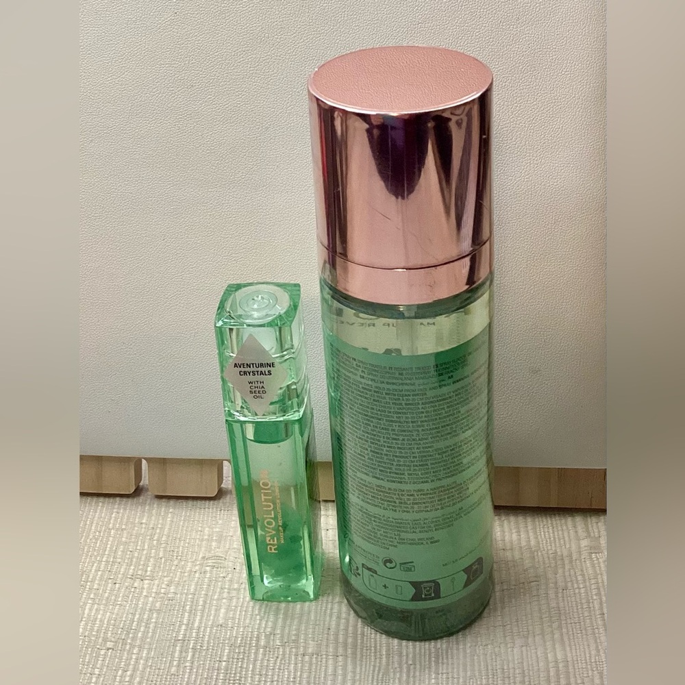 Revolution Aura Fix Spray & Lip Oil Duo with Aventurine Crystals - Picture 2 of 4